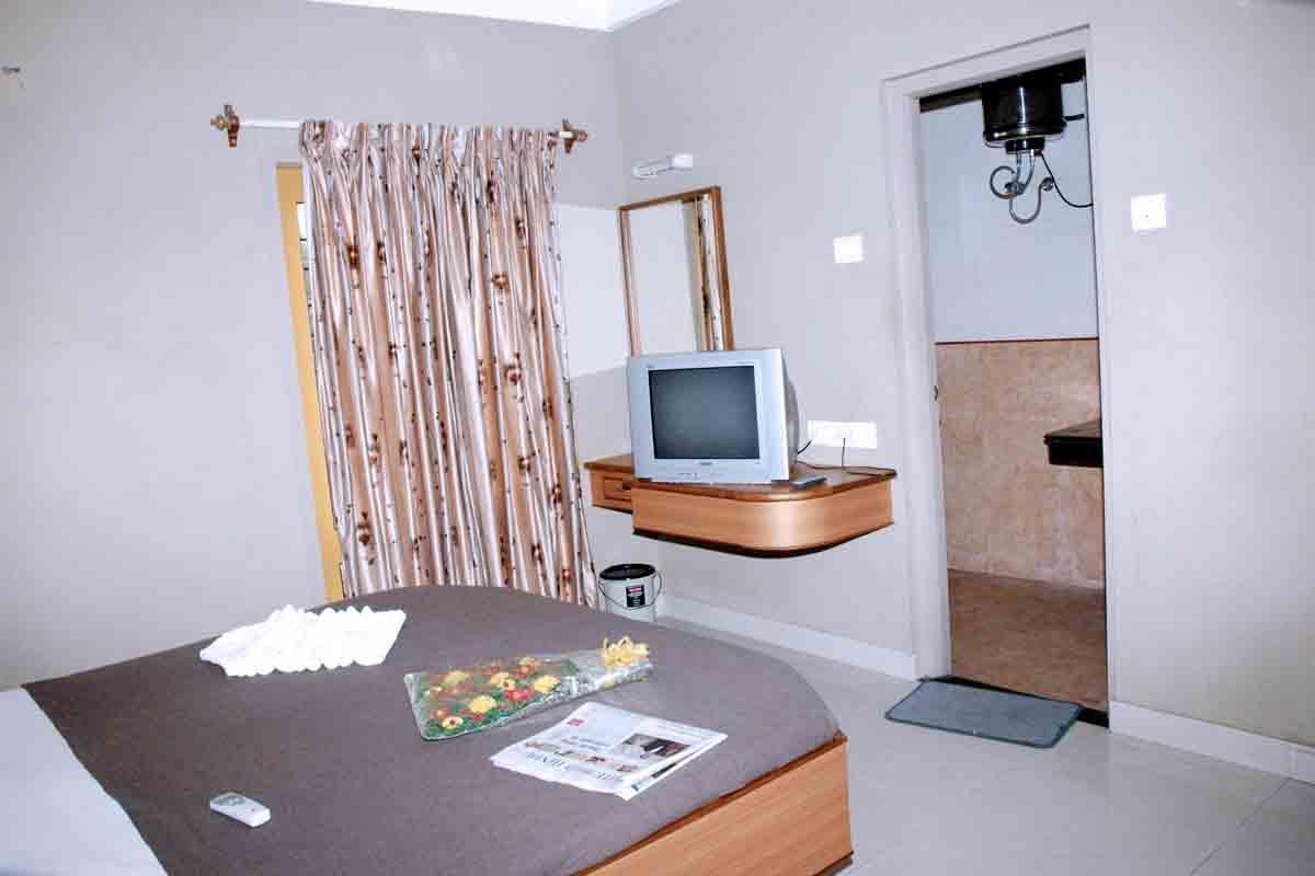 Parvathi Residency Hotel Nagercoil Bagian luar foto